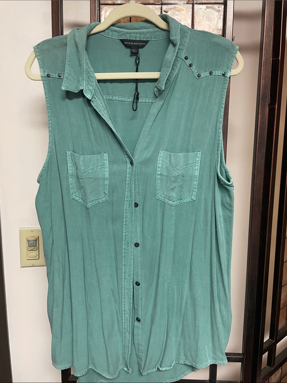 Rock & Republic Teal Green Sleeveless Button-Front Shirt